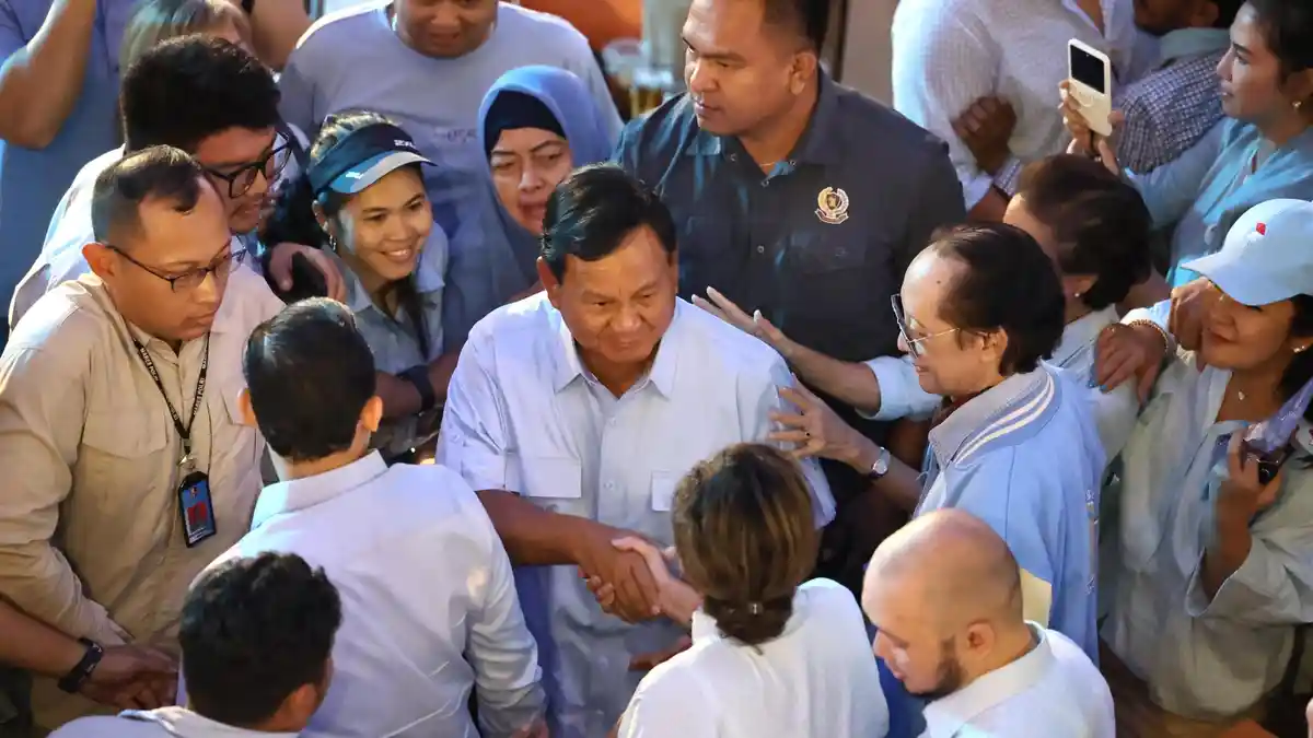 Beredar Kabar Prabowo Sakit, Padahal Masih Enerjik di Tengah Rakyat