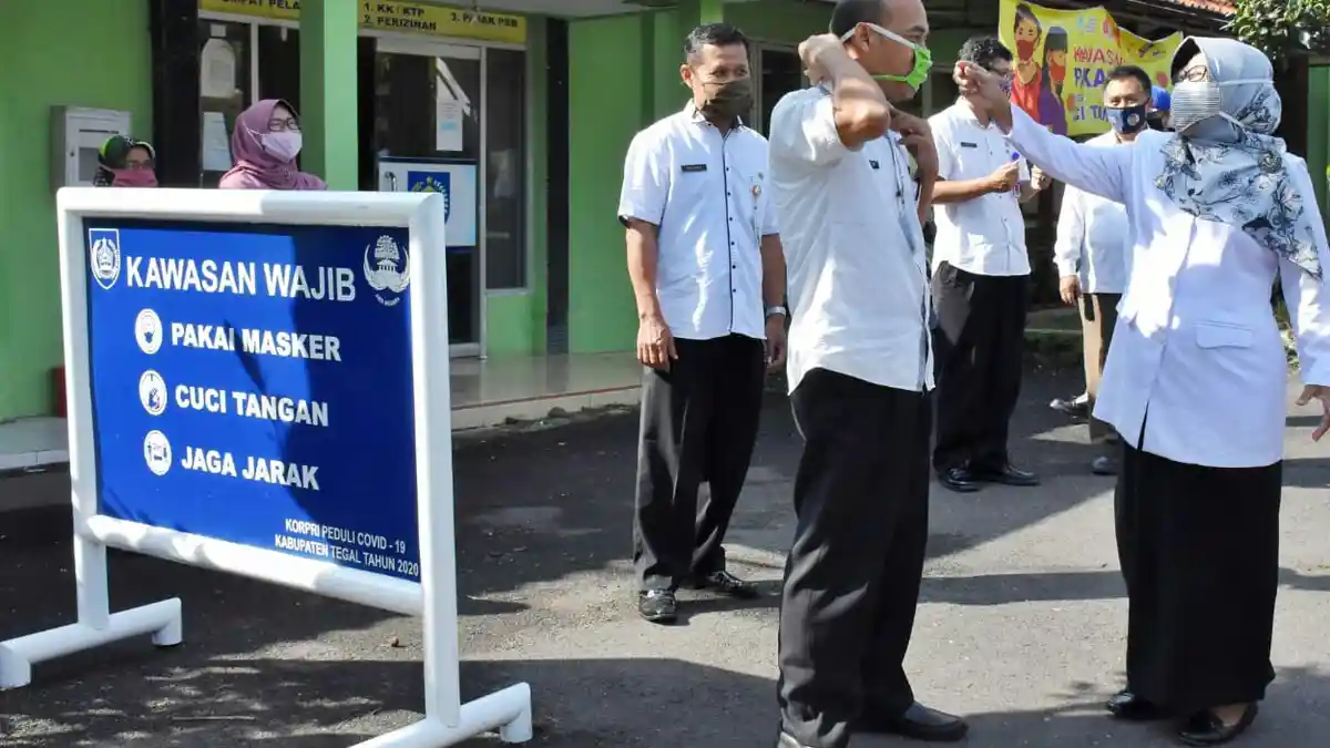 Lupa Pakai Masker, Pejabat Pemerintah Kena Tegur Bupati Tegal.