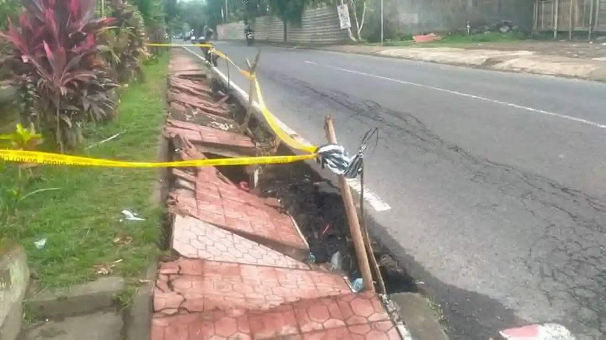 Dapat Coreng Pariwisata, Dewan Bali Rai Warsa Minta Pemerintah Perbaiki Infrastruktur Rusak
