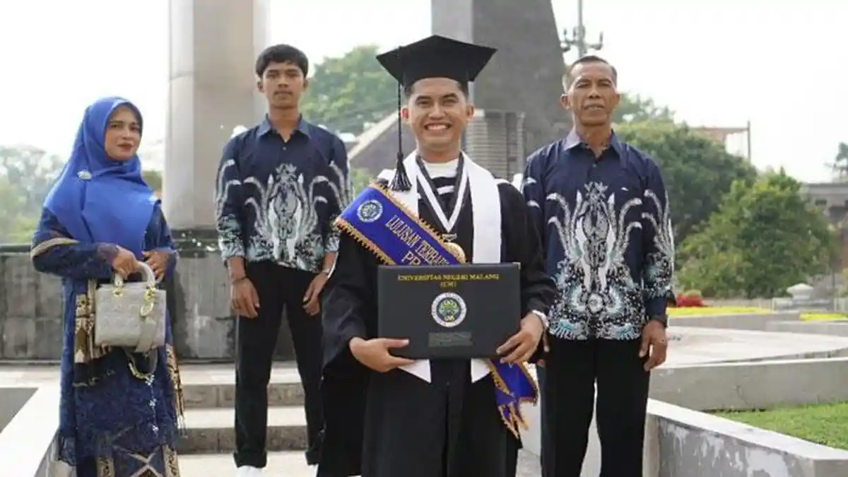 Sosok Riko Rahmad, Wisudawan Terbaik Universitas Negeri Malang yang Lulus dengan Bantuan 5 Beasiswa