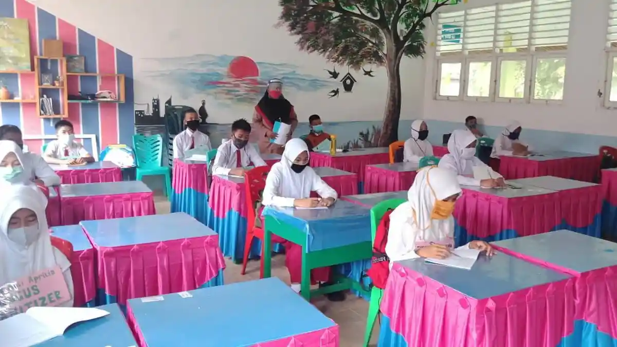 Tahun Ajaran Baru di Karimun, Tak Ada Teman Sebangku, Belajar Tatap Muka Bergantian