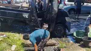 Gran-max-di-Polman-terbakar.jpg