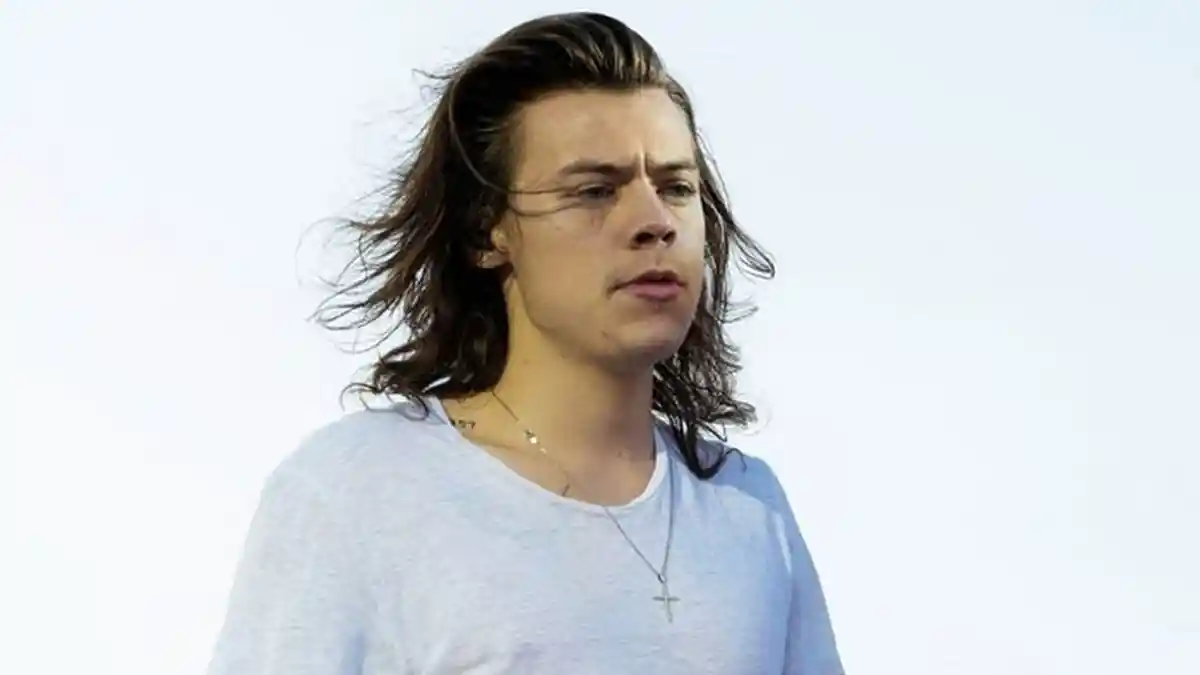 Harry Styles Posting Teaser Video untuk Musik Barunya 'Sign of Times' di Twitter