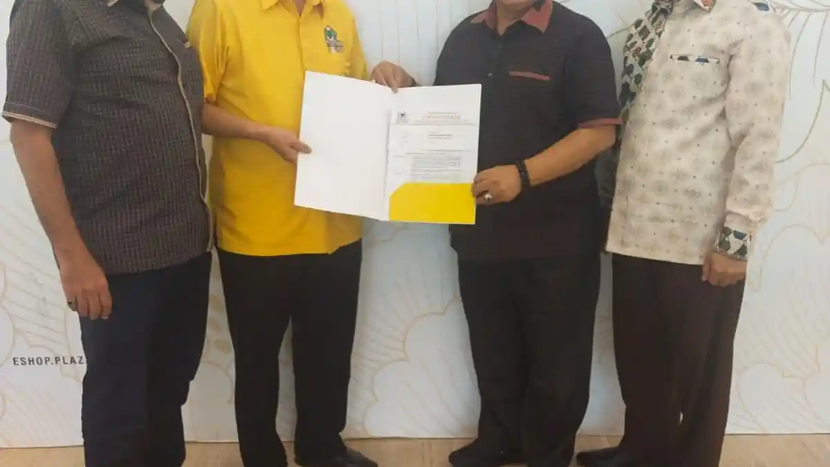 Golkar Serahkan B1-KWK kepada Rizal Intjenae