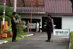 kpk-geledah-rumah-dinas-gubernur-jambi_20180131_212905.jpg
