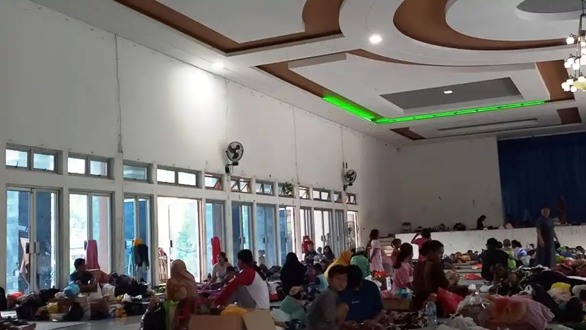 BRI Peduli Korban Banjir Demak dan Kudus: Bantu Sembako Hingga Sandal di 12 Posko Pengungsian