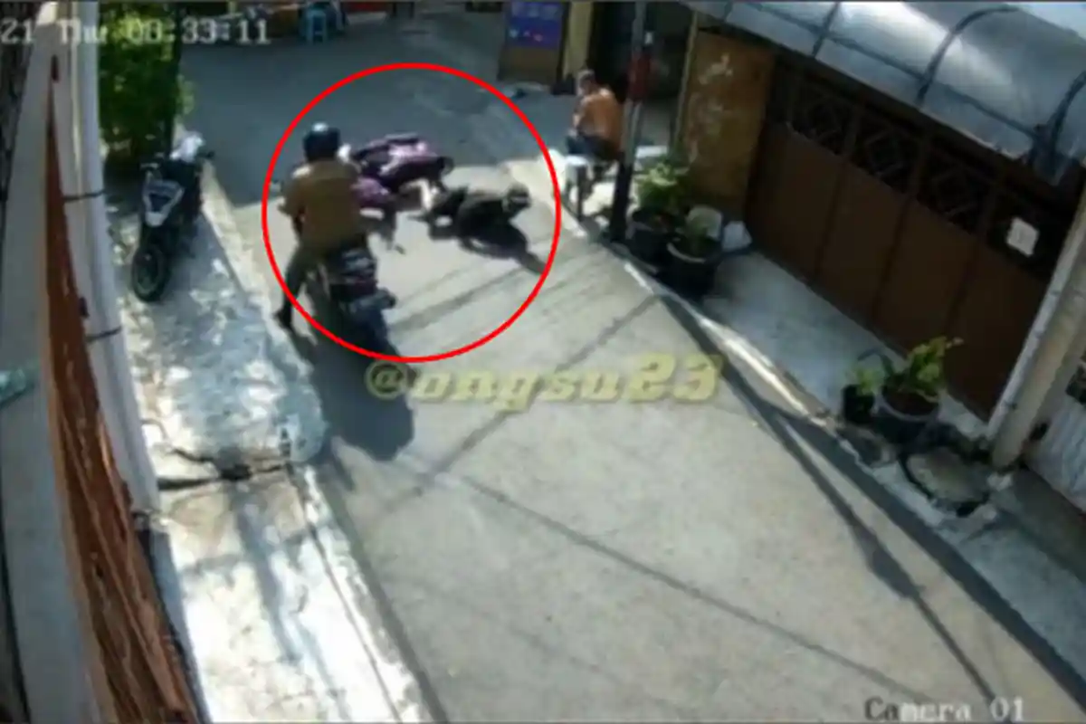 Dikejar Hingga 500 Meter Pelaku Jambret Tersungkur dari Motor Usai Ditendang Korbannya