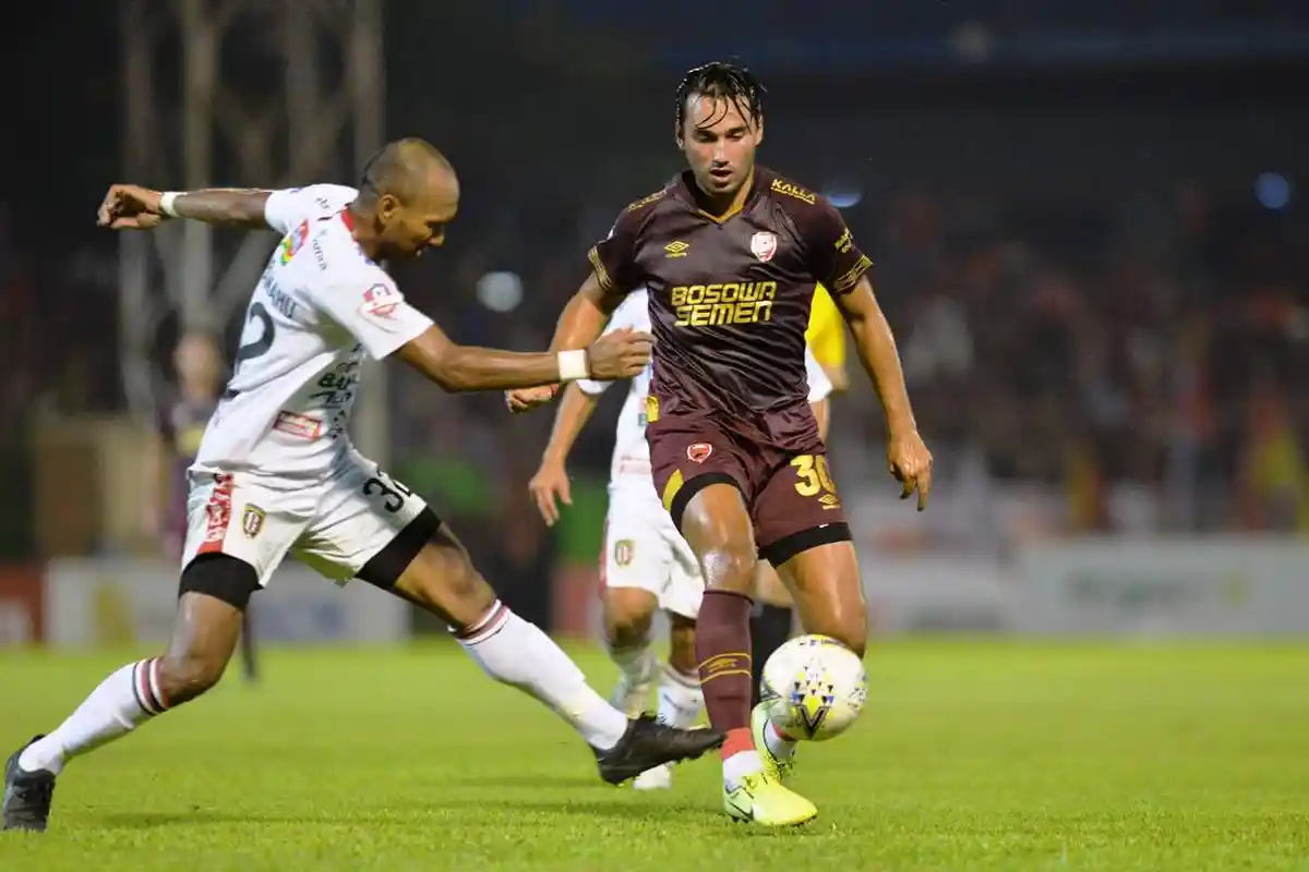 Striker PSM Ezra Walian Terkenang 2 Gol Lawan Feyenoord Bareng Mathijs de Light & Donny van de Beek