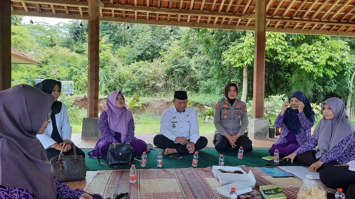 Warga Rajadesa Ciamis Keluhkan Maraknya Judi dan Pinjaman Online