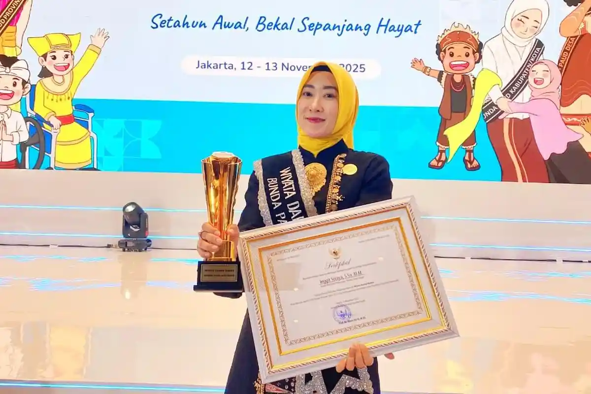 Inggit Soraya Harumkan Nama Kota Pekalongan, Raih Penghargaan Bunda PAUD Nasional 2025