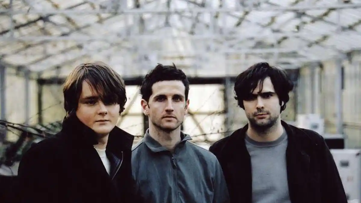 Lirik dan Terjemahan Lagu Somewhere Only We Know - Keane: Oh, Simple Thing, Where Have You Gone?
