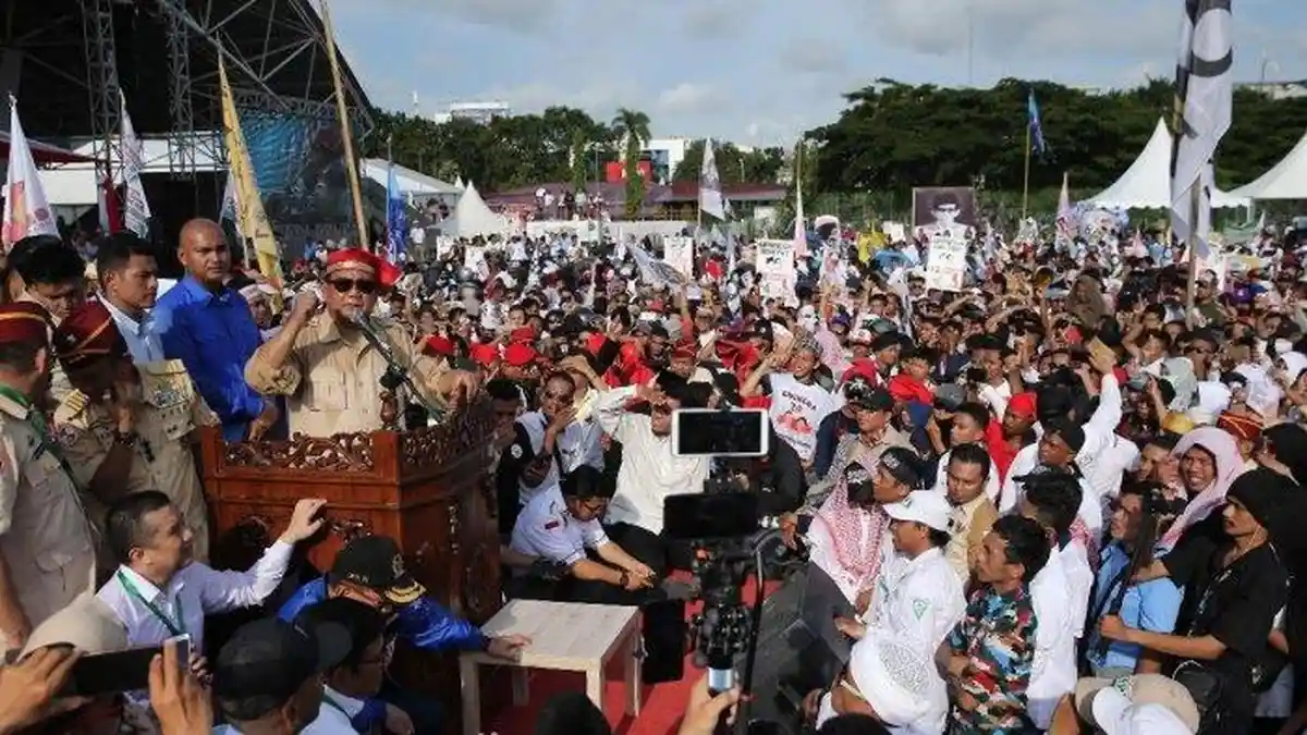 Ketika Prabowo Subianto Mandi Keringat Saat Berkampanye di Makassar
