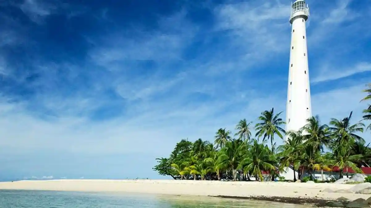 Keindahan Pulau Lengkuas, Wisata Belitung yang Wajib Dikunjungi