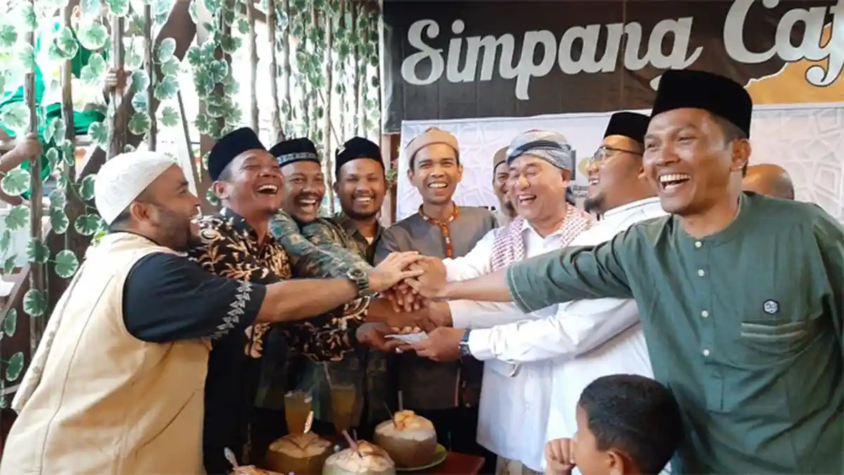 UAS Hadiri Pengukuhan IKAT Aceh Tenggara
