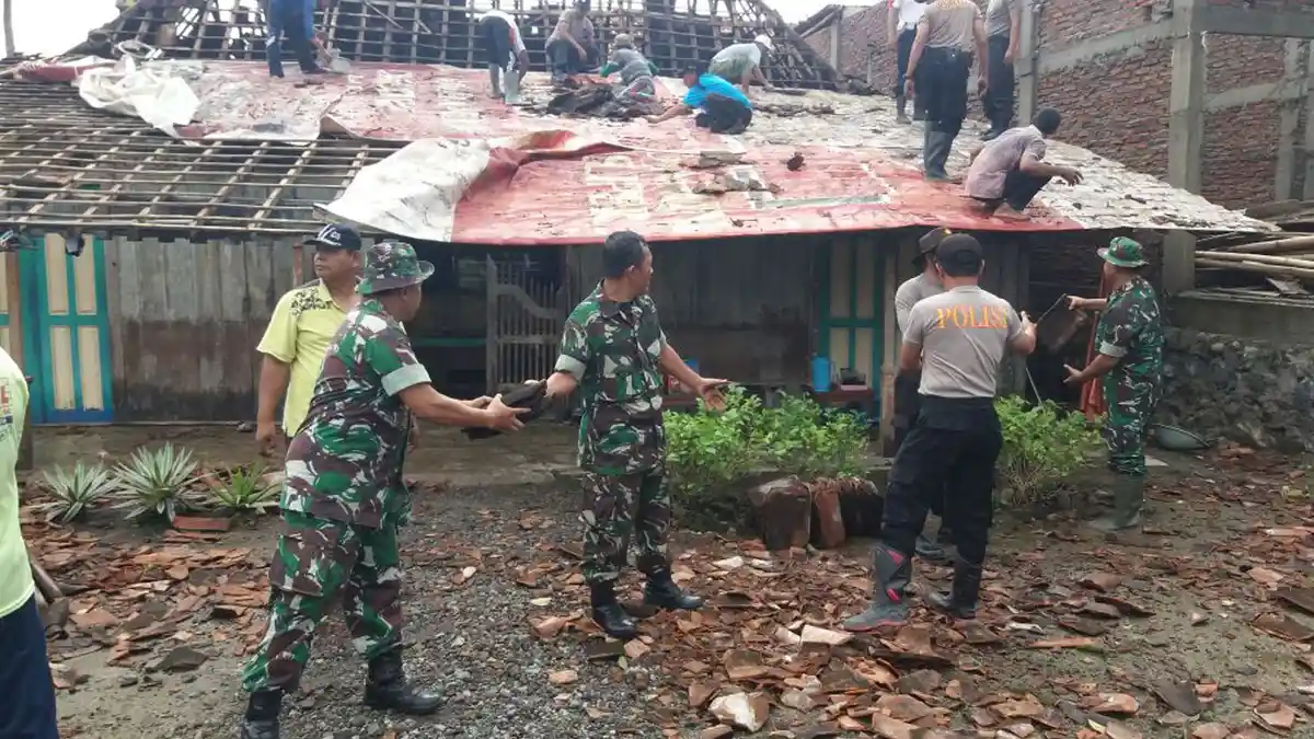 Korban Puting Beliung di Demak Senang Rumah Mereka Diperbaiki