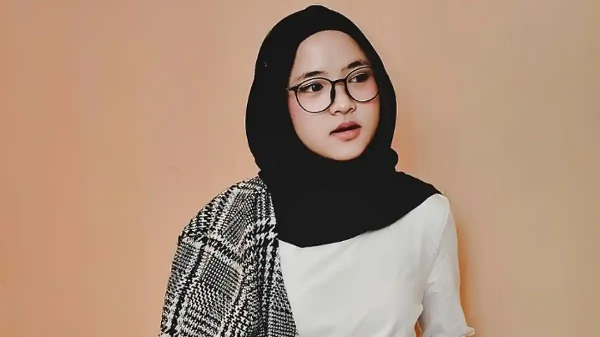 Intip Gaya Fashion dan Model Hijab Nissa Sabyan, Bisa Ditiru Untuk OOTD Ramadan