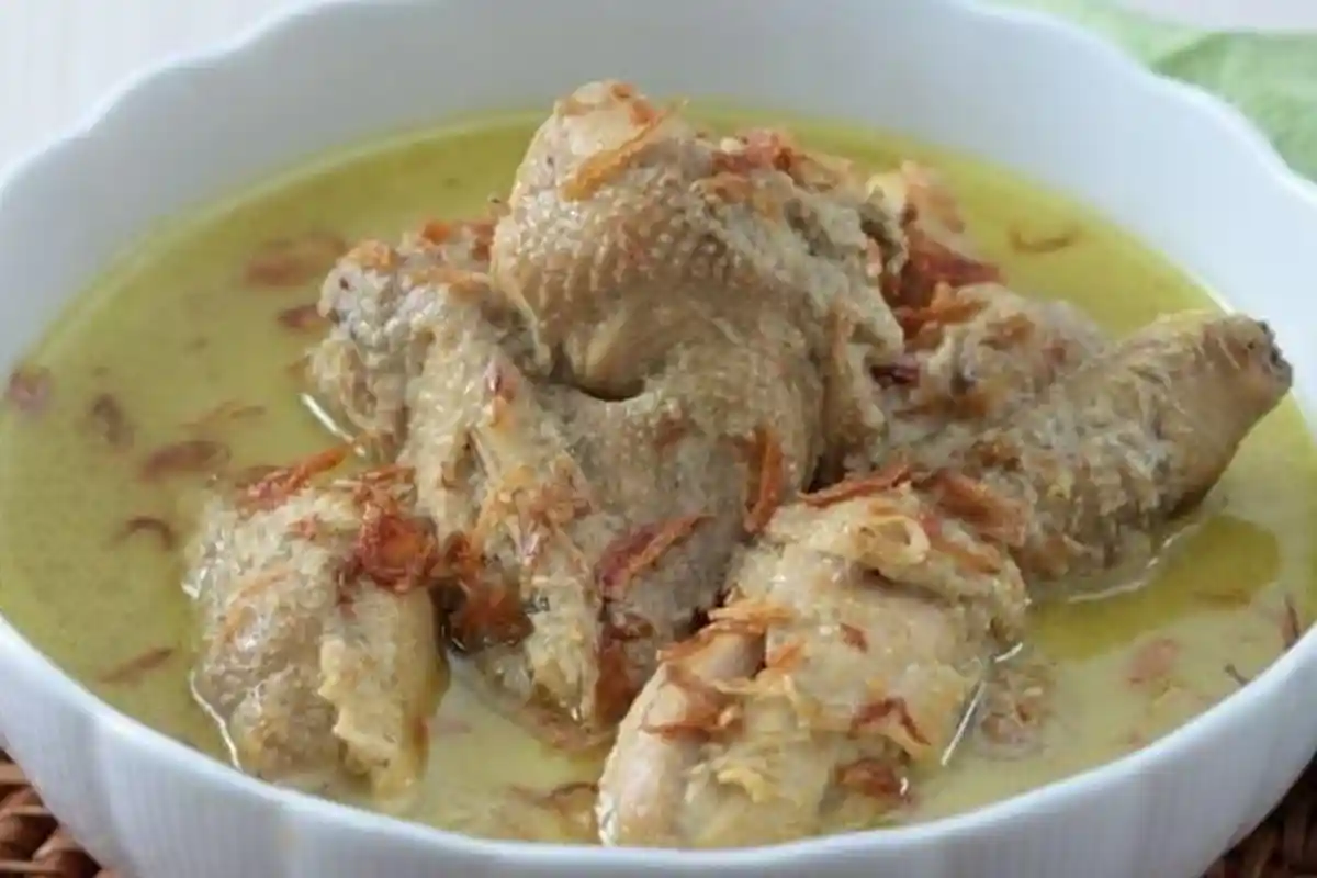 Resep Opor Ayam Enak, Menu Utama Makan Malam yang Bikin Keluarga Makan Lahap