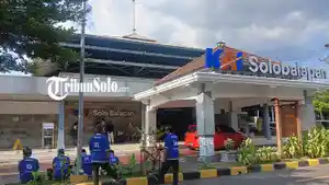 Suasana-Stasiun-Solo-Balapan-Jelang-Libur-Natal-dan-Tahun-Baru-Nataru-2024.jpg