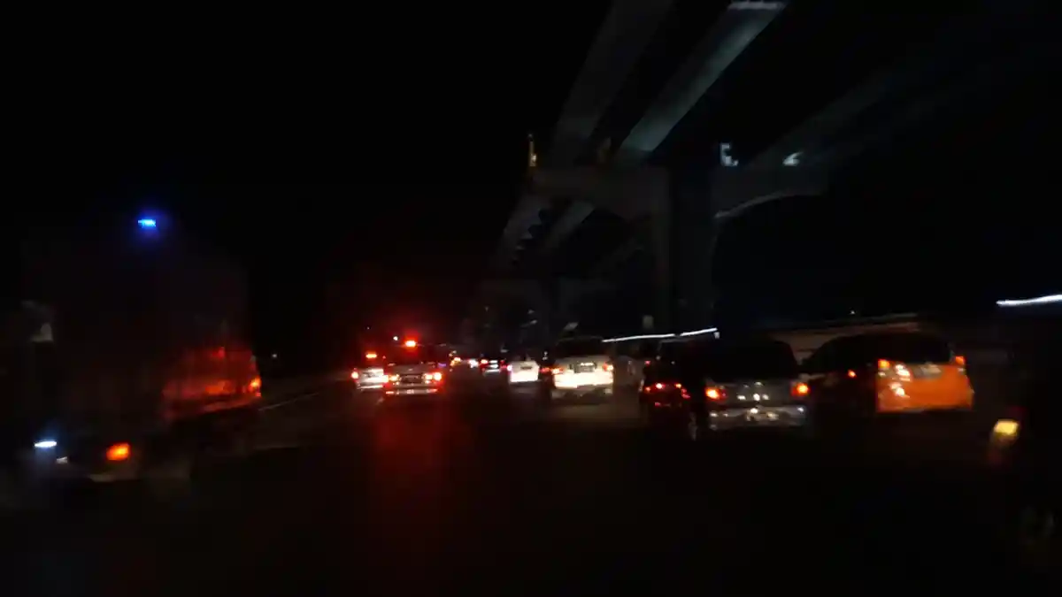 Sistem Satu Arah di Tol Cikampek Diperpanjang Dari KM 69