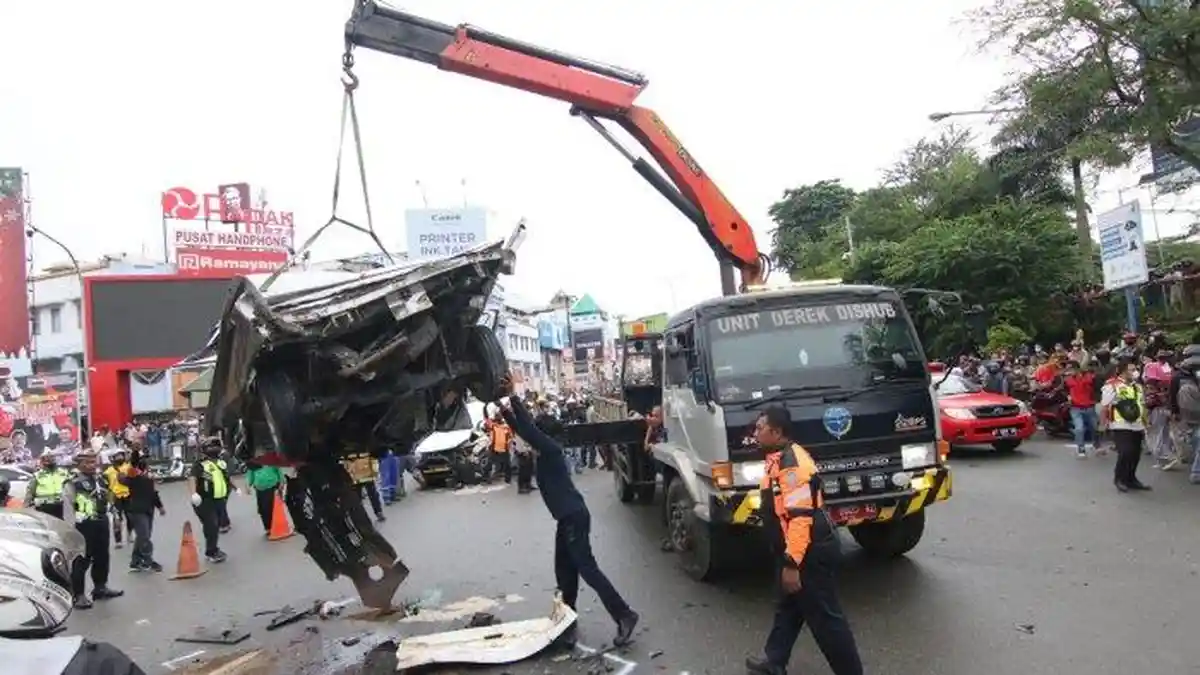 Kisah Balita Selamat Kecelakaan Simpang Rapak, Ayla Merah Terpental dan Ringsek Tertabrak Truk