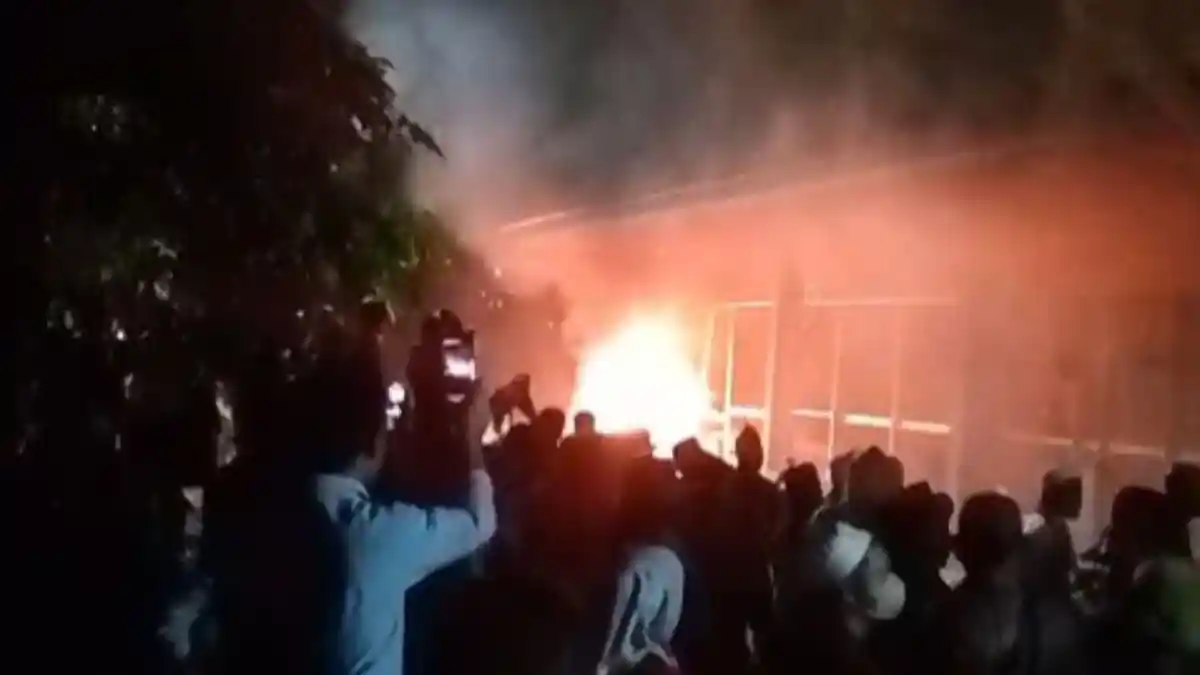Breaking News, Viral Video Kobaran Api dan Teriakan 'Bakar', Diduga di Pulau Kangean Sumenep