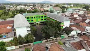 sdit-al-izzahh.jpg