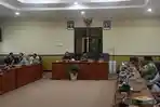 Komisi-A-DPRD-Sidoarjo-bersama-Dinas-PMD-Sidoarjo.jpg
