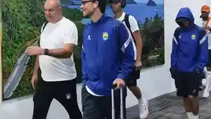 Para-pemain-Persib-dalam-perjalanan-udara.jpg