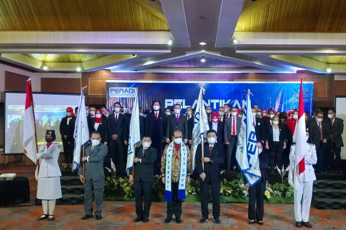 Lantik 3 DPC Sekaligus, Ketua DPN Peradi SAI Minta Advokat Bersatu
