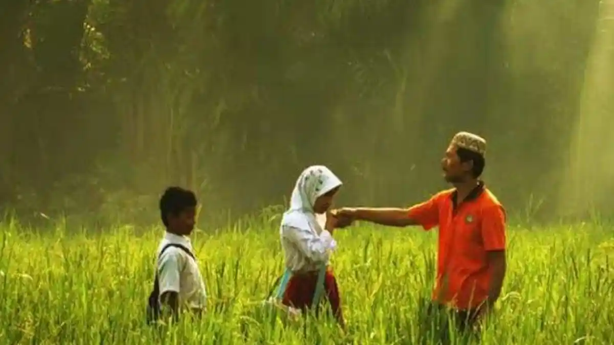 Dapatkan Pahala setara Ibadah Haji, Ini 4 Amalan yang Bisa Dilakukan, Berbakti pada Orang Tua
