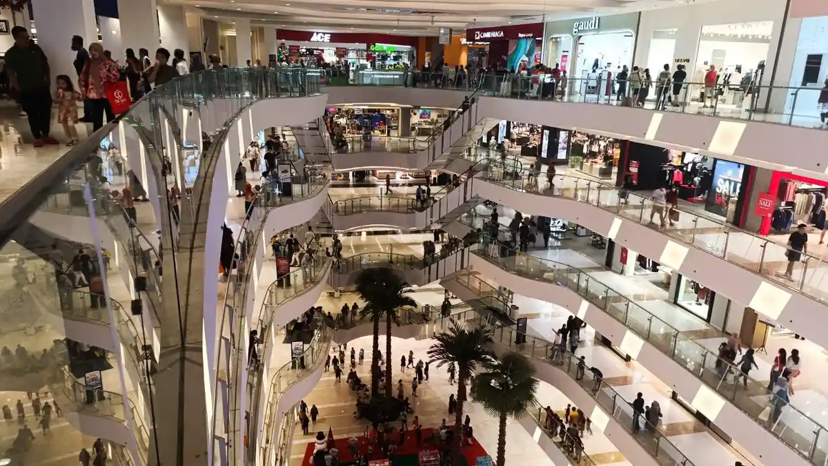 Suasana Mal di Medan Jelang Natal dan Tahun Baru, Mulai Padat, Pengunjung Berburu Diskon