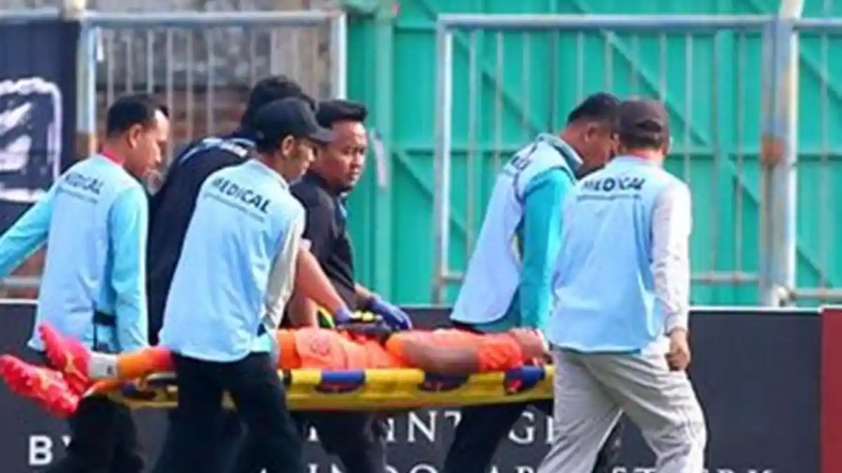 Kondisi Update Andhika Ramadhani Kiper Persebaya Surabaya, Dilarikan ke RS Saat Derbi Suramadu