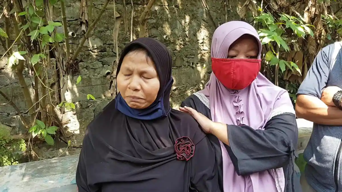 Hadiri Pra Rekonstruksi Kasus Pembunuhan Suaminya, Rosidah Minta Pelaku Dihukum Matid