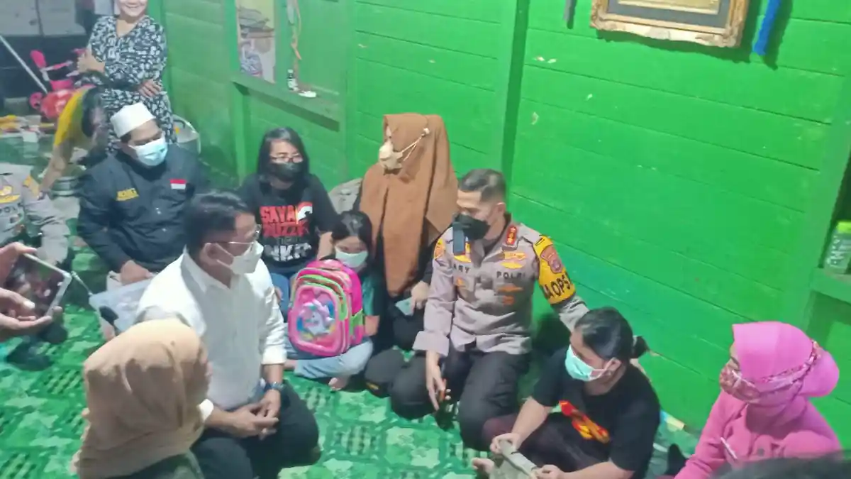 PT MKI Serahkan Uang Tunai Rp 25 Juta kepada Murid SD di Samarinda yang Diduga Diusir Gurunya
