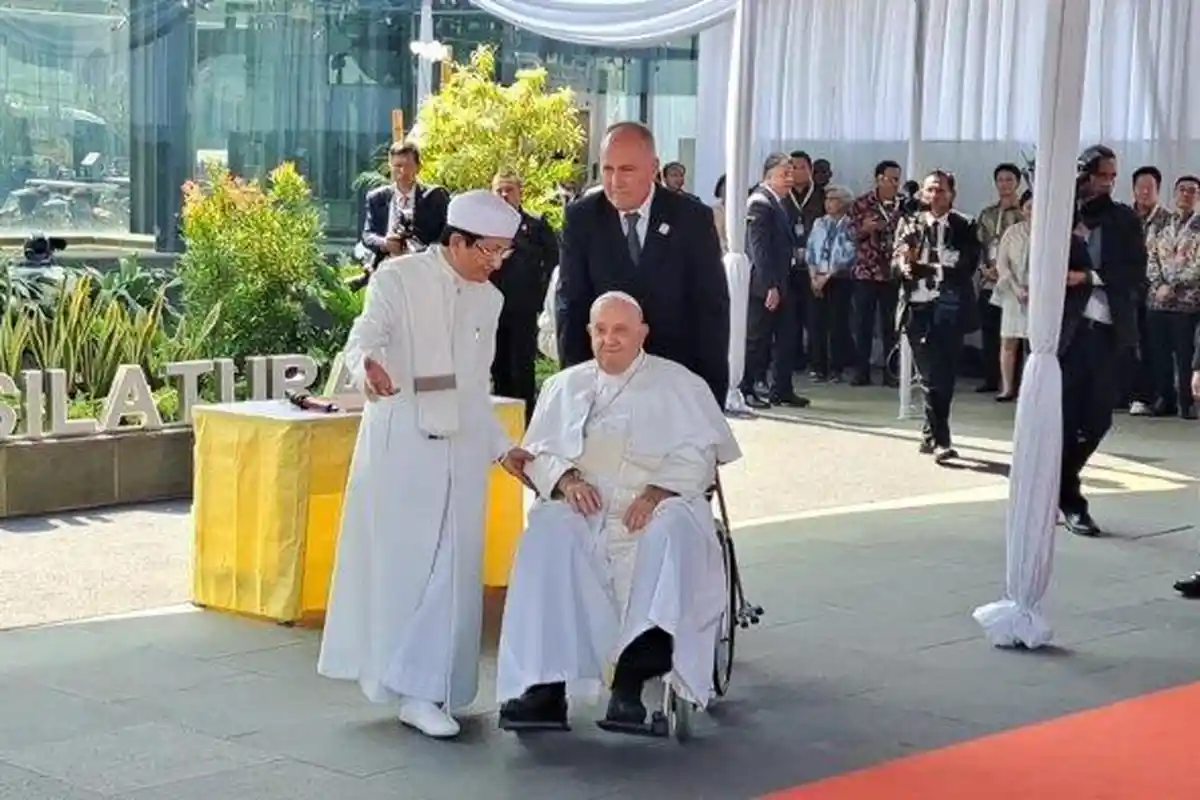 Berkunjung ke Masjid Istiqlal Jakarta, Paus Fransiskus Ajak Perkuat Persaudaraan