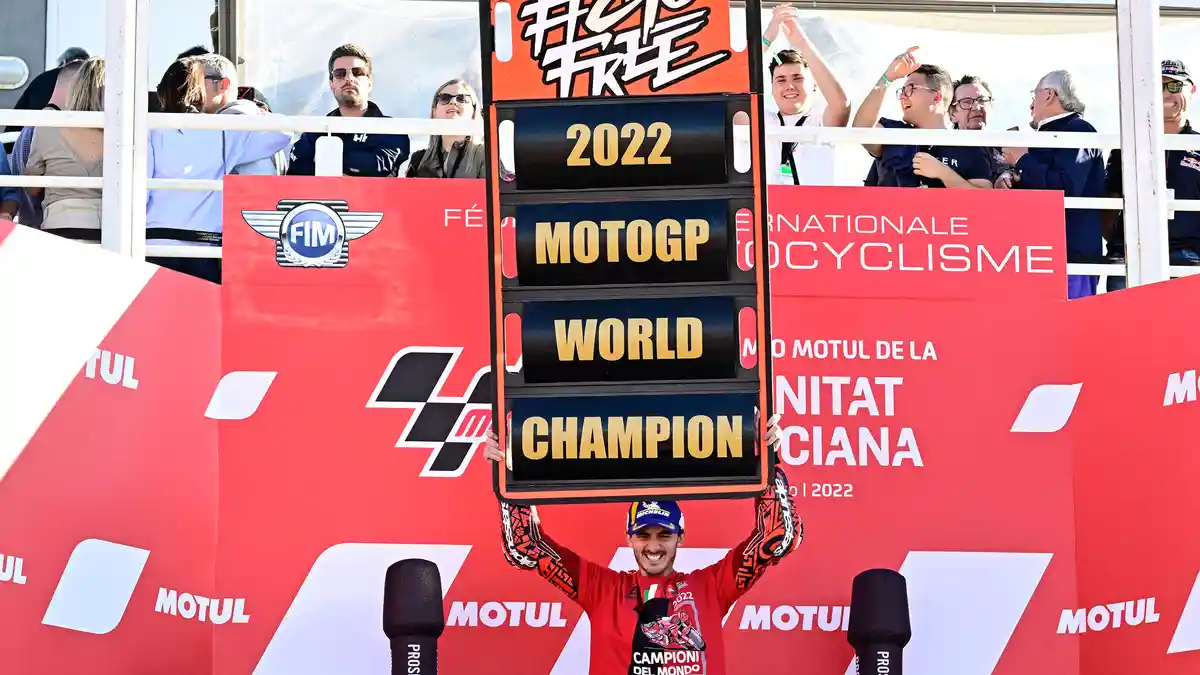 Berita Foto : Momen Francesco Bagnaia Raih Gelar Juara Dunia MotoGP ...