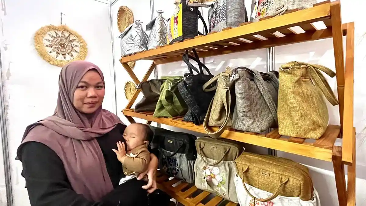 Hayumi Slipper Tawarkan Tas Handmade Etnik di Wonosobo Festival UKM Expo 2025