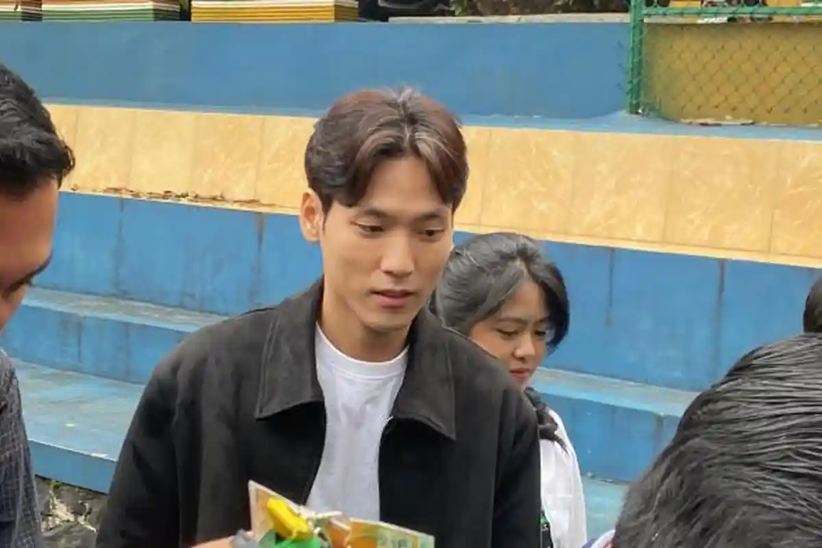 Na Daehoon Hadiri Sidang Perdana Perceraian, Pilih Diam di Depan Media