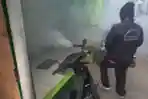 Cegah DBD, Puskesmas Cengkareng Fogging di Permukiman Warga