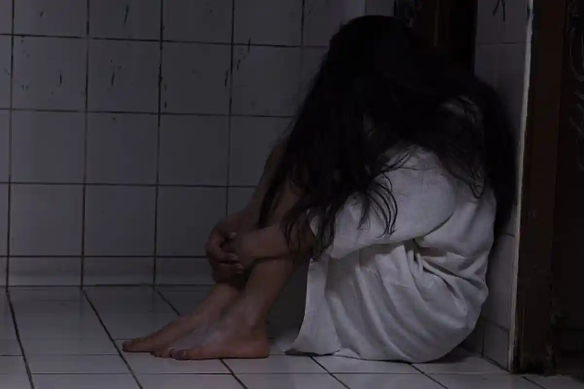 Bapak Tega Rudapaksa Anak Kandung Sejak TK, Tak Kuat Nahan Nafsu Istri Kerja di Surabaya, Berdua