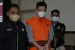 KPK Tahan Tersangka Korupsi Basarnas