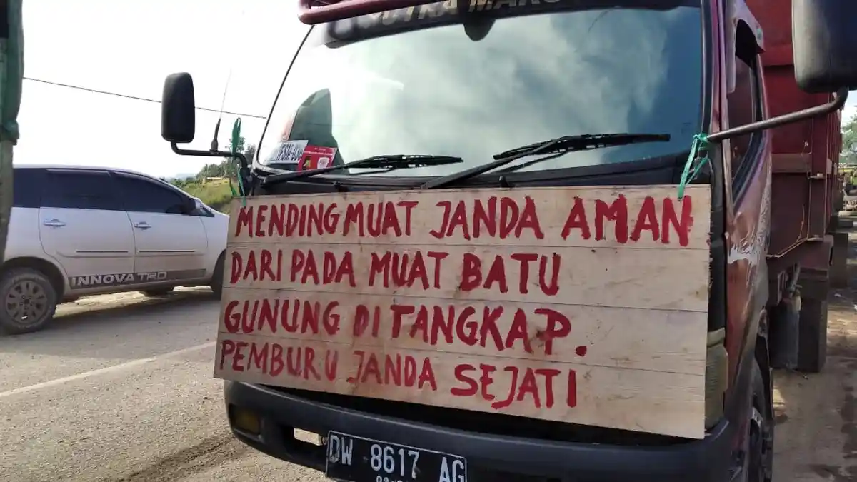 TENGOK Meme Kocak Demo Sopir Truk di Samarinda Bawa-bawa Janda Sampai Kesal dengan Pengetap SPBU