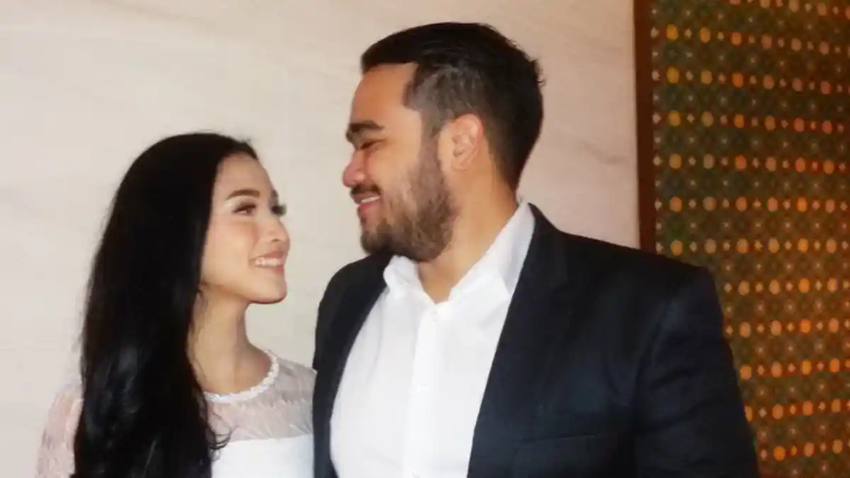 Tak Tuntut Apa pun, Asyraf Khalid Terima Tya Arifin Apa Adanya