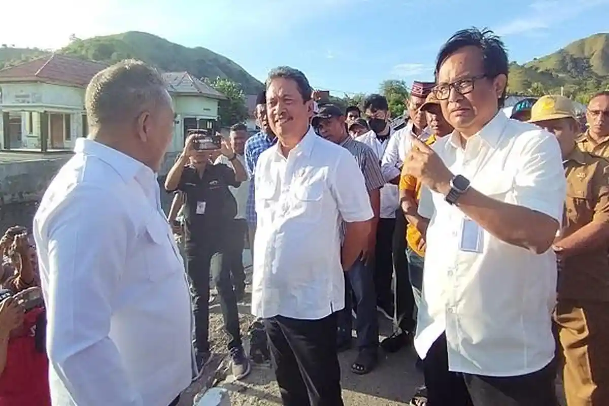 Menteri Trenggono Tinjau Lokasi Pembangunan Kampung Nelayan Merah Putih di Labuan Bajo