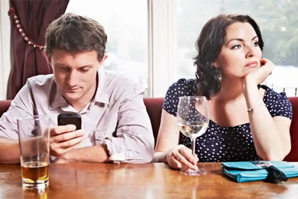 Berebut HP, Istri Pergi ke Dapur, Kembali dan Lakukan Ini Pada Sang Suami, Sadis!