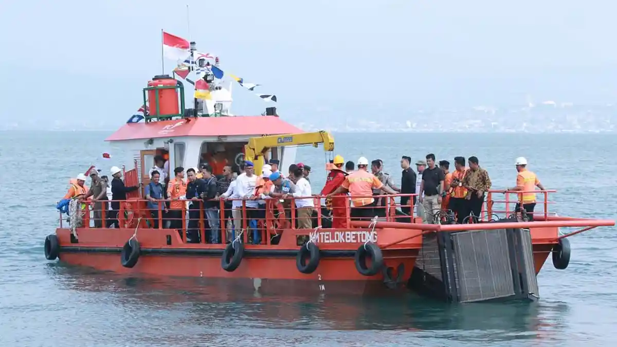 Kapal Pembersih Sampah IPC Panjang Resmi Meluncur di Laut Lampung, Bakal Beroperasi 24 Jam!