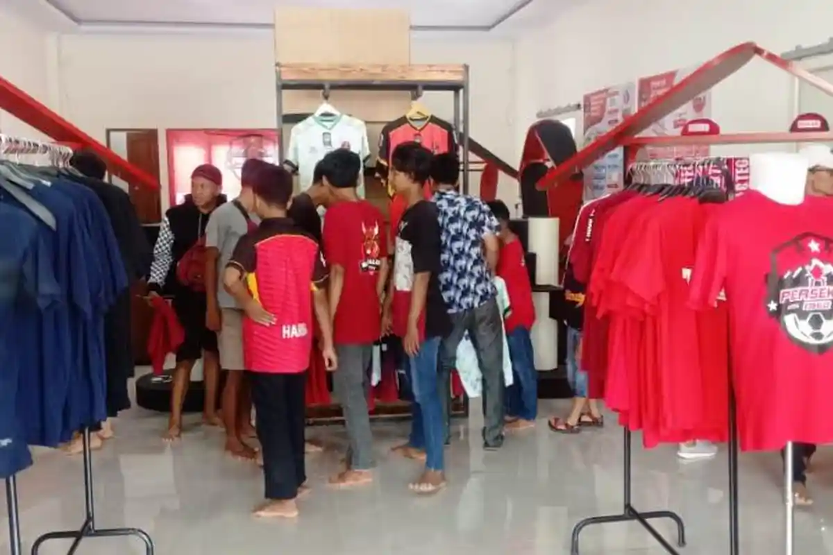Resmikan Merchandise Store, Hasil Jual Jersey untuk Operasional Tim Persekat Tegal