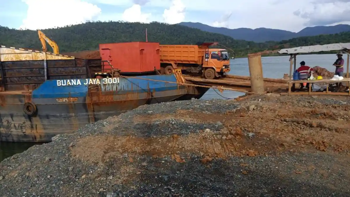 Pengapalan Ore Nikel di Terminal Khusus PT CLM Tetap Berlangsung, Syahbandar Malili Abaikan Kemenhub