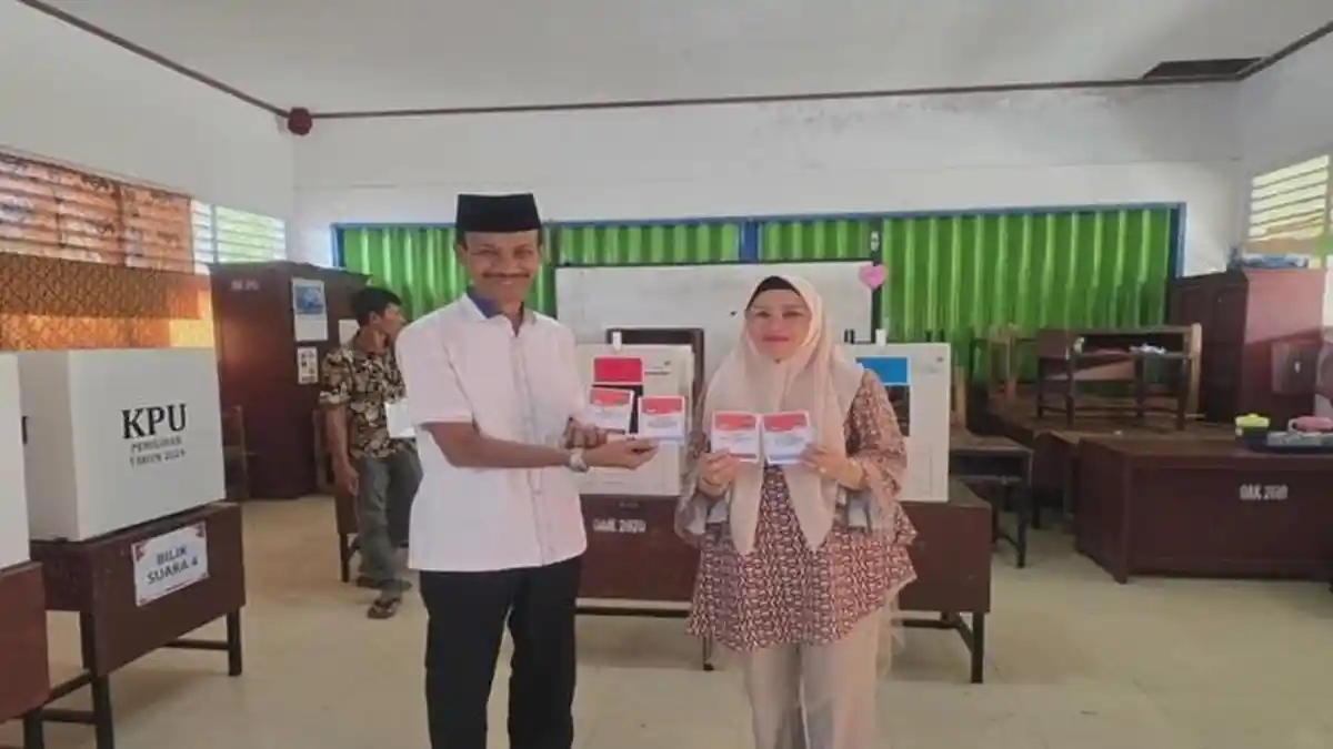 Bupati dan Wakil Bupati Solok Selatan Realisasikan Hak Pilih pada Pilkada 2024