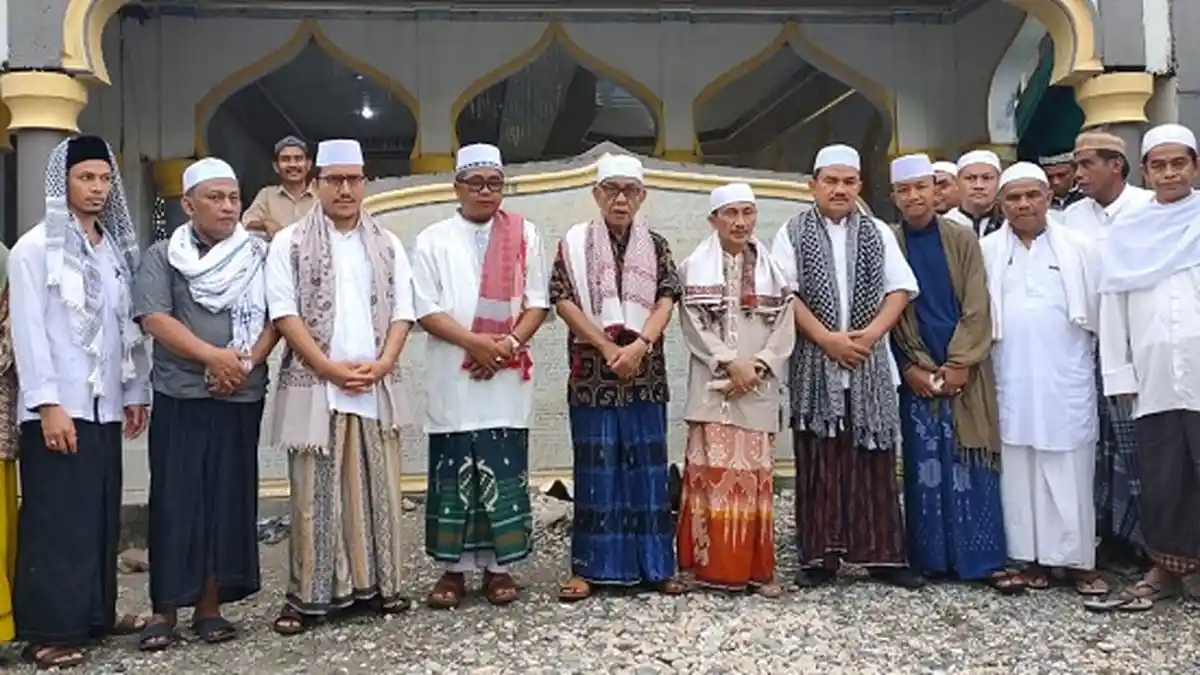 Bupati Gorontalo, Keluarga, dan Staf Ikuti Suluk di Dayah Darul Ihsan Labuhan Haji Aceh Selatan 
